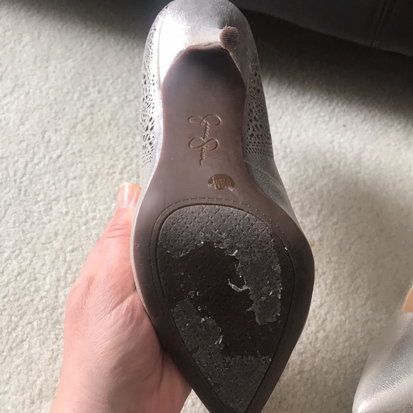 Jessica Simpson Silver Scalloped Heels Size 6.5M - Picture 3 of 4